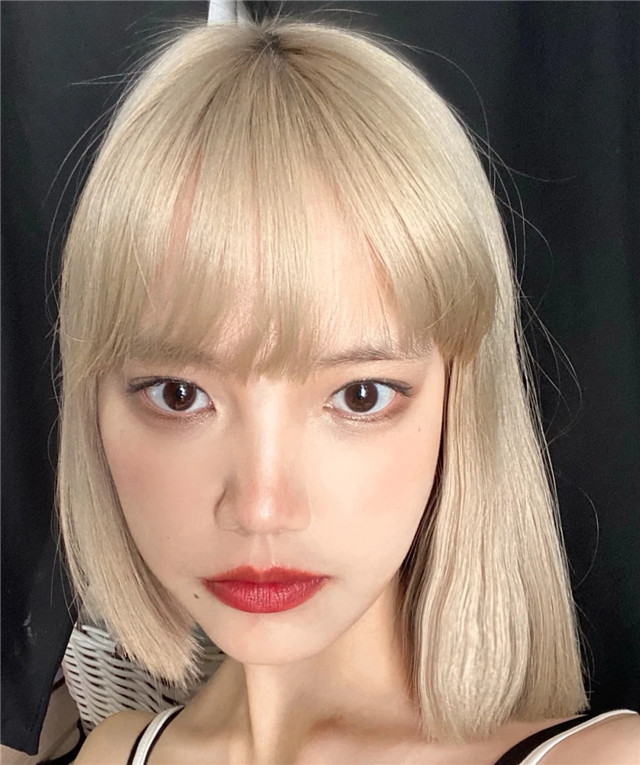 黄头发早就没人染了2021年流行这几种发色时髦显白又高级