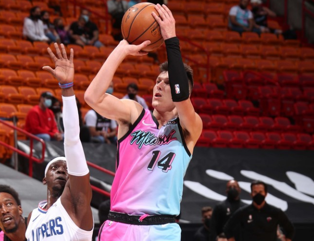 快船6人上双干掉东部冠军再获好消息,泰勒希罗19 10