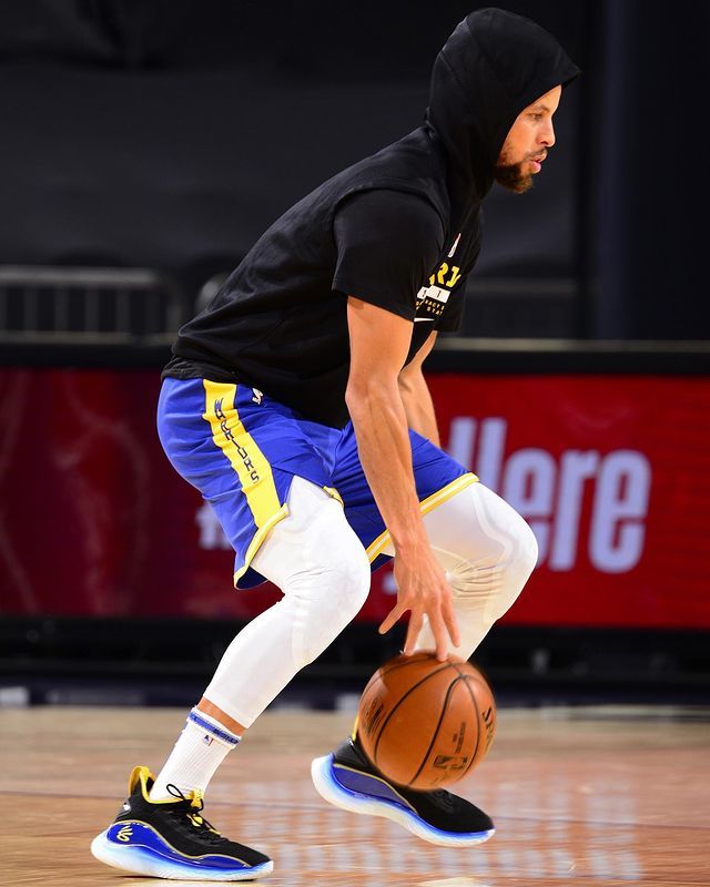 nba球员上脚:库里上脚curry 8,安踏kt6有点帅