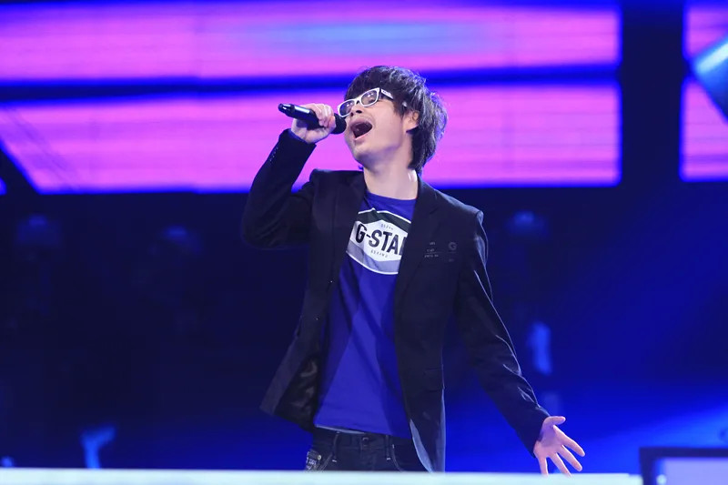 在参加《中国好声音》之间,权振东是吉林艺术学院的一名声乐教师.