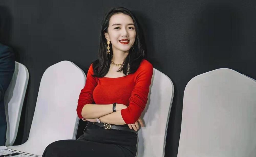 网红小小莎老师买1500万豪宅被指跳单不给高额中介费脱粉100多万