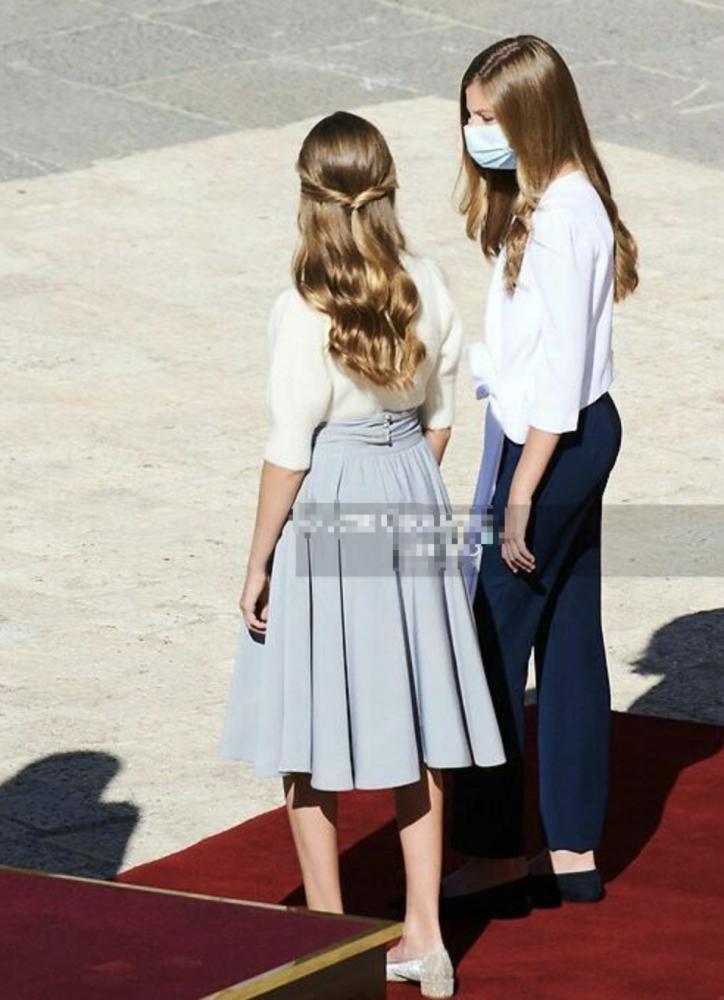 西班牙小公主身高反超姐姐,逼得对方不得不改变,小小年纪穿高跟