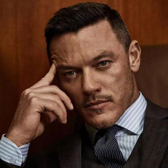 《德古拉元年》,每个角色都演绎得非常好,不仅有魅力而且有深度,恳栽