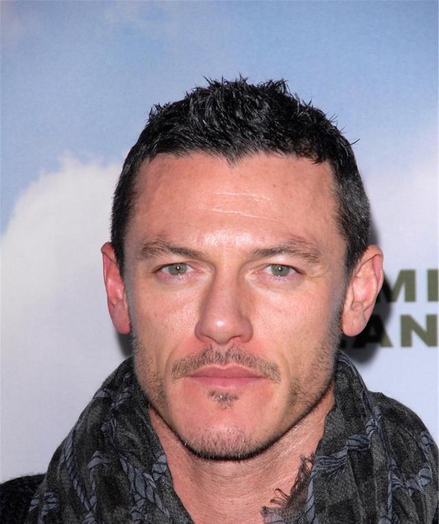 《德古拉元年》,每个角色都演绎得非常好,不仅有魅力而且有深度,恳栽