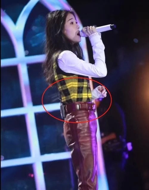 怀孕六月把大肚勒成小蛮腰,用腰带束紧唱歌还很稳_腾讯新闻