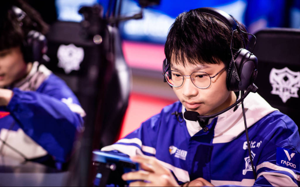 estar梓墨职业号被顶号五排直接挂机作精女友害了他花海习惯了