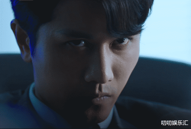 凶狠的眼神话说,男主小五是个从小被拐走的可怜娃儿,以送外卖的方式