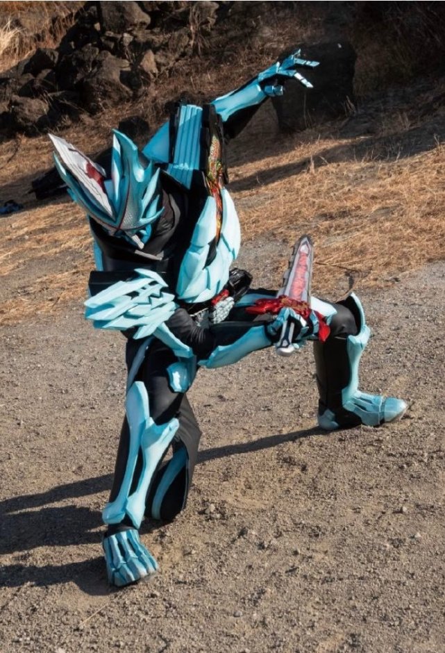 假面骑士圣刃saber远古之龙形态剧照击溃米吉多的拉结尔