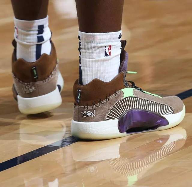 nba球员上脚:塔克的kobe很帅气,锡安专属的aj35_腾讯新闻