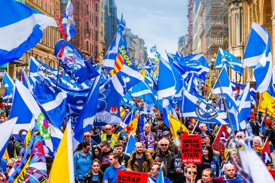 尤其是在近一段时间苏格兰独立的执念越发强烈,例如几天前斯特金公然