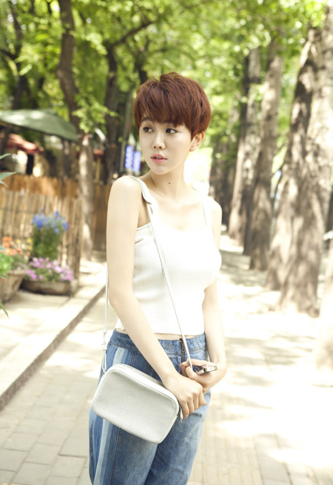 辽宁大连女演员姜妍阳光甜美清新靓丽