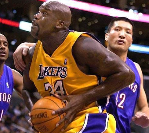 单手撂倒奥尼尔,与姚明互怼的他,全家开支太大,继女创业还败家