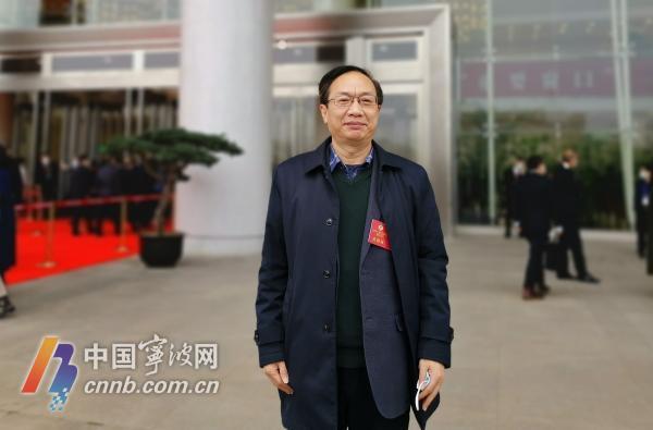 阎勤委员建议加快首台套首批次首版次产品推广应用