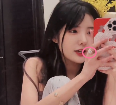 本来殷世航只是需要一个陪着演戏的人,套路璐也是拿钱