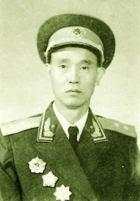 开国将帅中颜值最高的十位将领:彭总亲自指定中将为第一帅哥_腾讯新闻