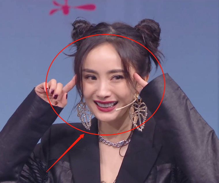 王牌6杨幂扎丸子头出场好甜没了ps精修后这腿围我没看错吧