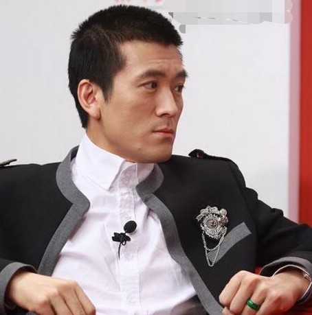 黄圣依杨子节目摆地摊边吃边卖接地气86岁豪门婆婆身形佝偻