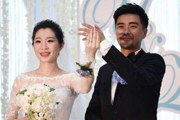 2001年,16岁的张丹与张昊合作夺得世界青年锦标赛冠军,并由此开启了