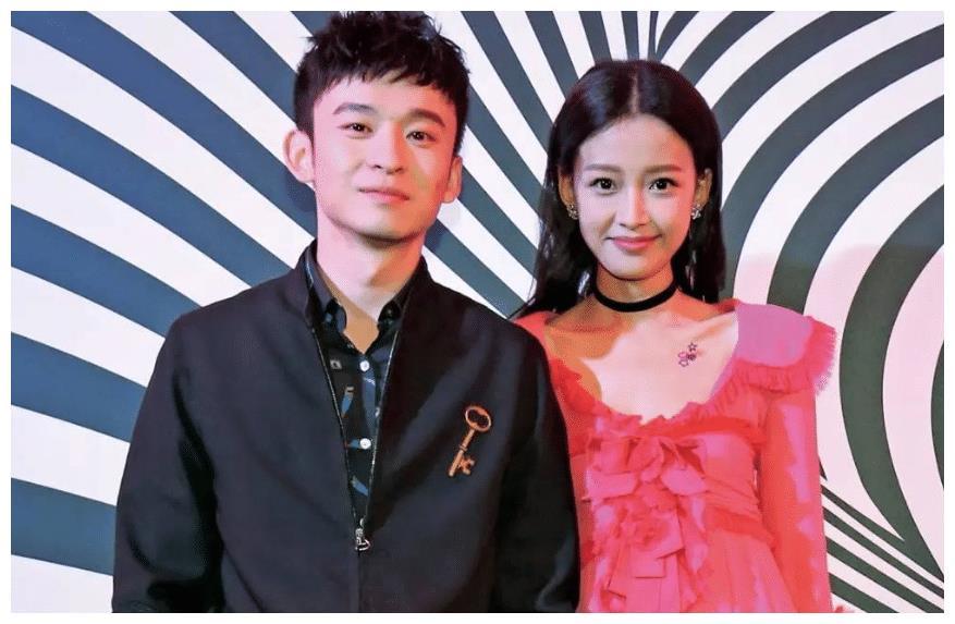 27岁董子健家庭背景曝光,父母身份不一般,难怪他那么多好资源_腾讯