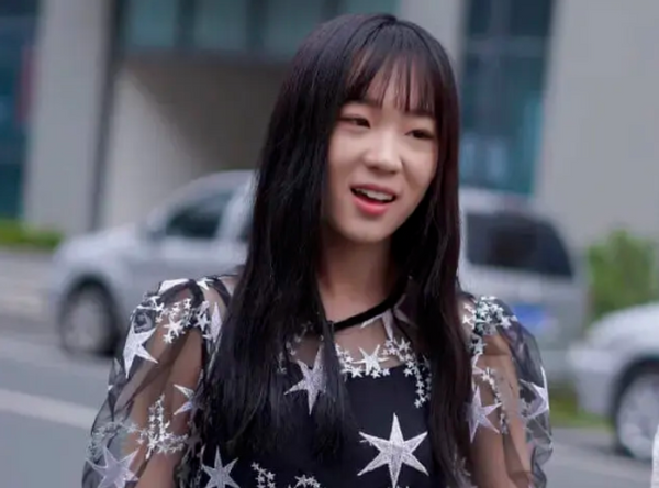 华晨宇大粉爆猛料疑似现任女友曝光穿搭同款众多暗秀恩爱