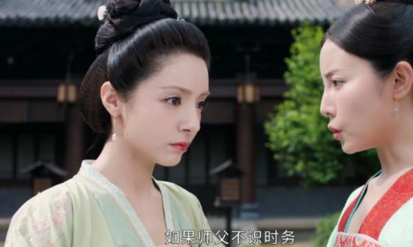 而小琉璃和母亲的命运,也被这件皇后袆衣而改写.