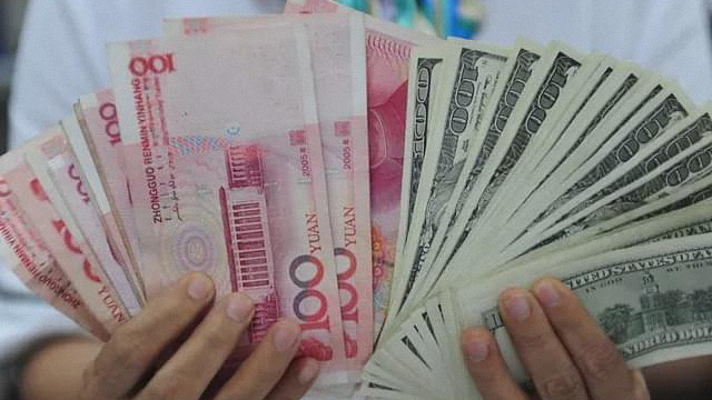 人民币成为了美元的强势竞争对手2021会成为人民币之年