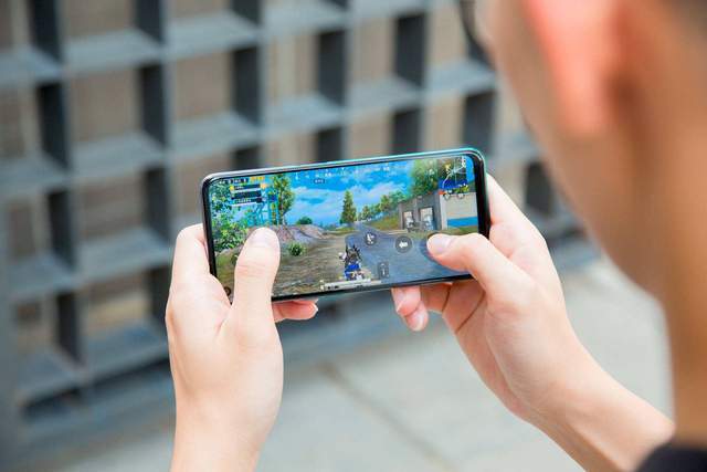 游戏党上手oppo a93:上分超稳,畅玩一整天不断电?