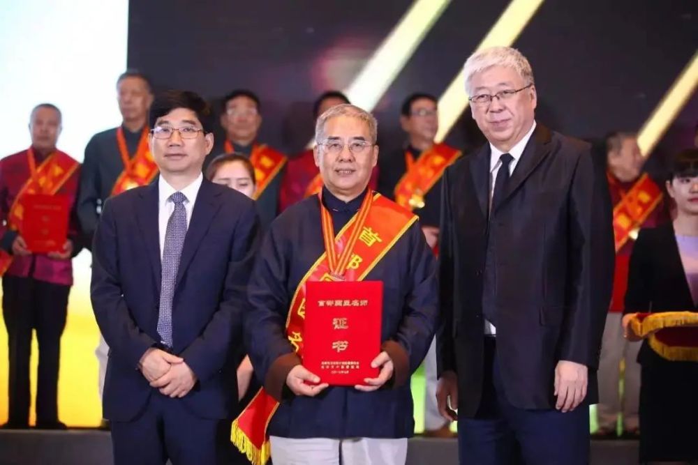 人物专题丨李佩文教授扶正祛邪驯癌魔巧诗妙画惠众生