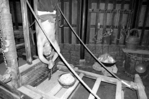 古代三大冷门酷刑笑刑点天灯骑木驴最后一种让人双腿发颤