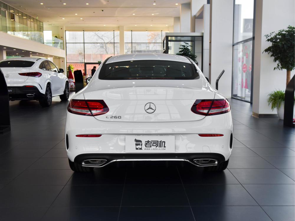 高颜值轿跑之选 小哥带你一起看奔驰c级轿跑车