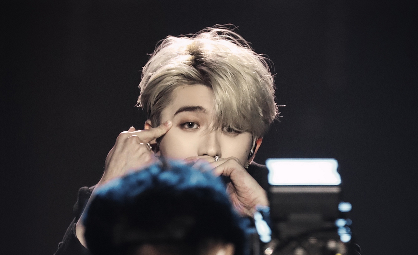 央视网络春晚官宣蔡徐坤小鬼再同框谁注意到官宣图的位置