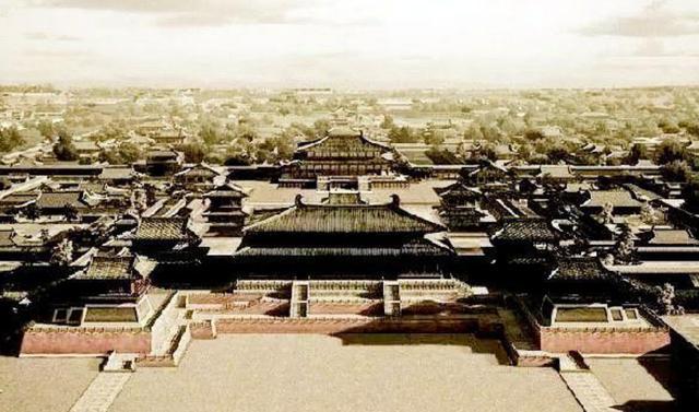 终于东汉的小皇帝高欢封王,一次逃难中得知传统的都城规划问题,于是