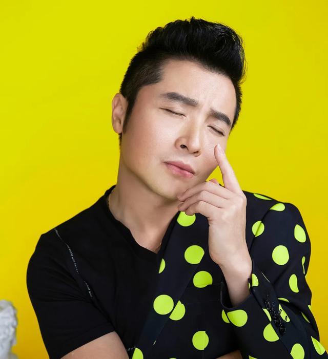 黄鹤翔26年前的九妹谁注意到mv女配角如今已成当红主持人