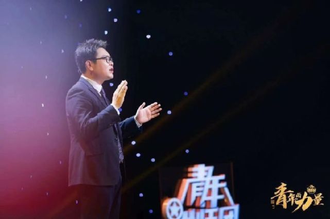 "黄日涵副教授"赫然在目,成为了网络爆款"收割机"