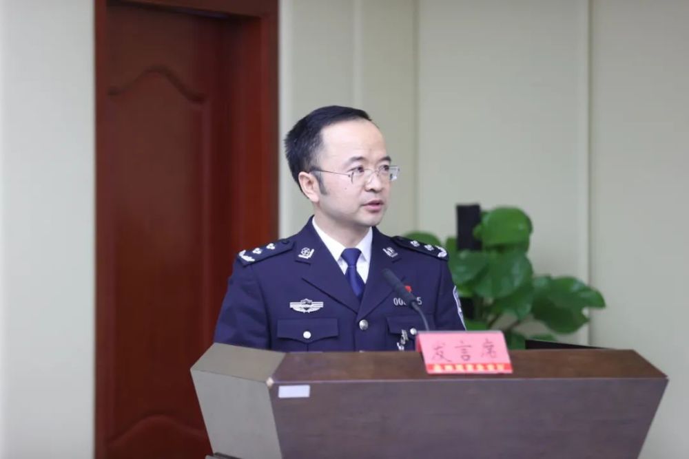 在参加了全省公安局处长会议后,徐弟波感受颇深,徐