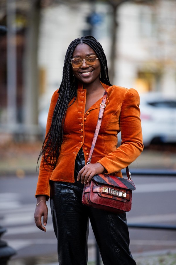 想要减龄可以尝试橘色,各种单品任君选择,穿对了清新有活力_腾讯新闻