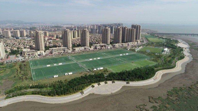 人民日报点赞青岛白沙湾足球基地这里保驾护航国际青少年足球发展高地