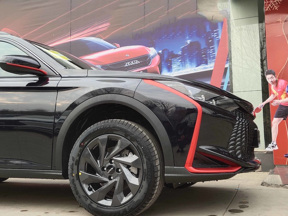 风神奕炫gs黑武士版到店实拍采用红撞色设计车机系统更智能