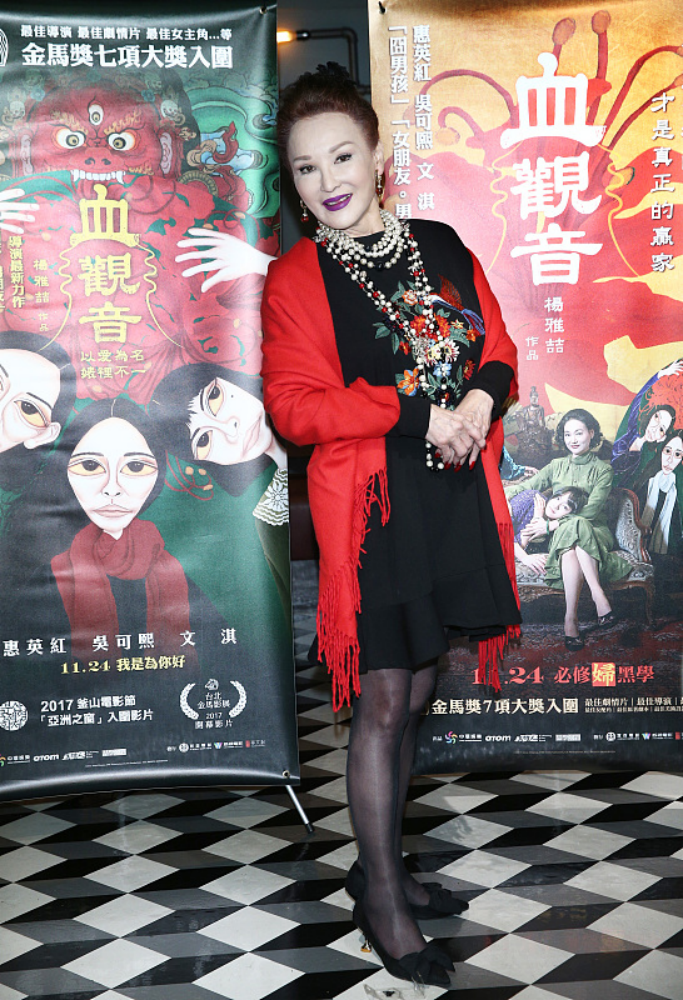 陈莎莉不愧是太后专业户,穿衣自带奢华气场,一点没有俗气感