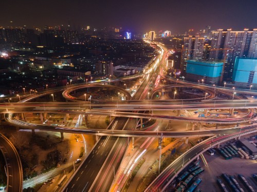 航拍济南全福立交桥夜景,蜿蜒盘旋如巨龙飞舞_腾讯新闻