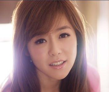 超女冠军安又琪,被杜华说高开低走,曾卖力唱跳在县城商演捞金