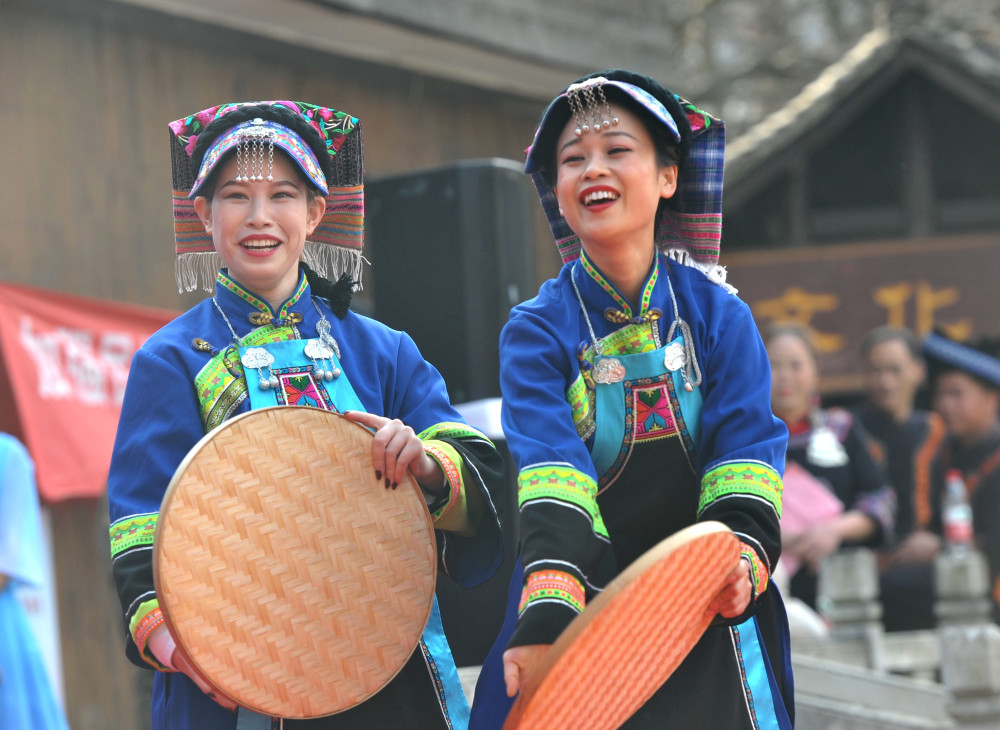 花溪龙井村:布依闹新春