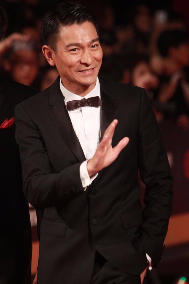 59岁的刘德华抖音一天涨粉3000万不老男神自律几十年