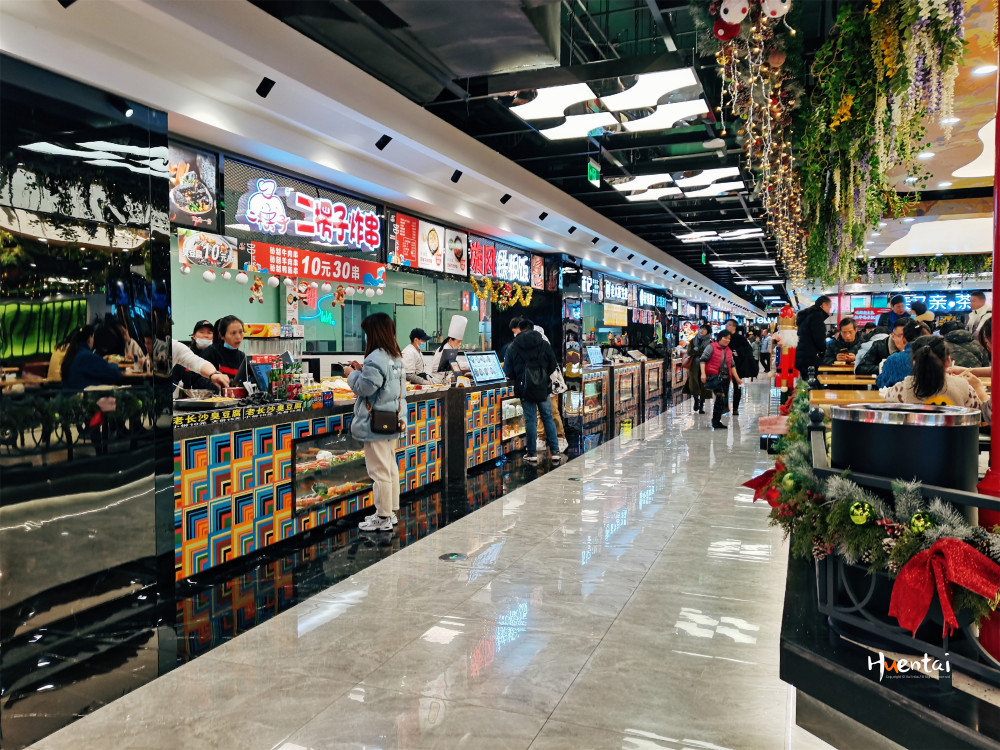 常州这家商场藏着一处小广场美食荟萃环境也不差