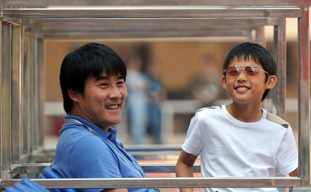 9岁李嗣镕带墨镜有范儿,李明童年照全网首发