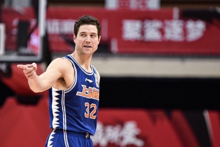 姓名:jimmer fredette 中文名:吉默-弗雷戴特 国籍:美国 职业:上海