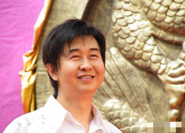 55岁付笛生跨界讲相声当面被嘲妻管严和老婆一首歌火24年