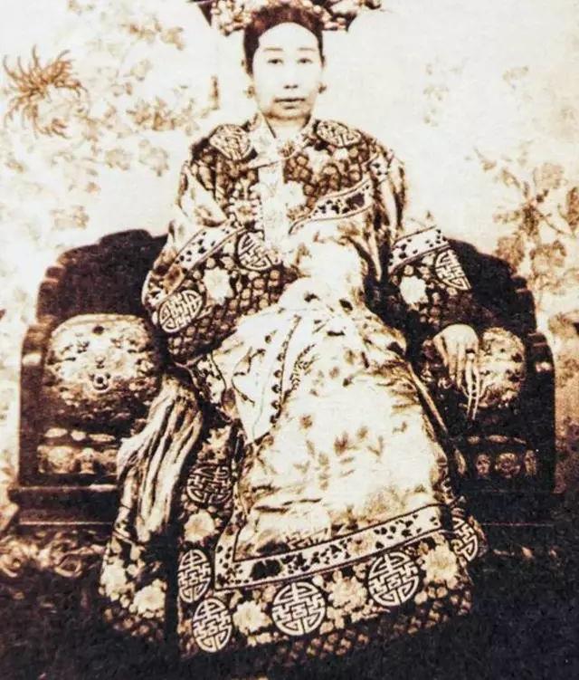 慈禧一生有一个最喜欢的男人若没有他就没慈禧后来的权倾天下