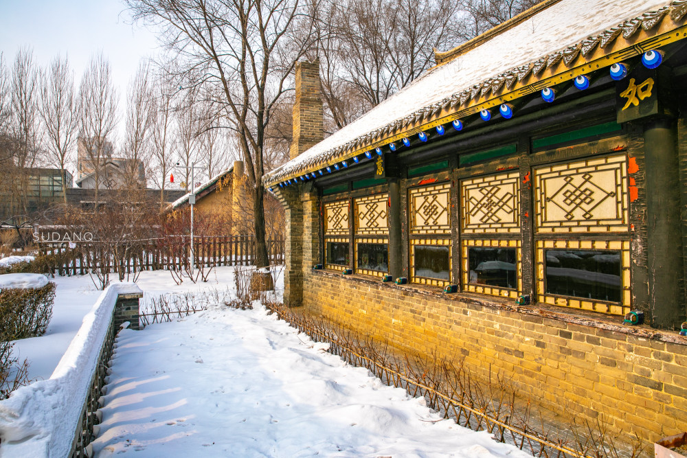 我读萧红的第一本书,就是《呼兰河传》.