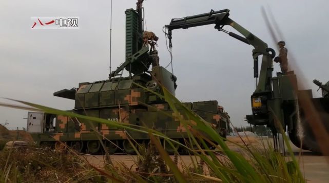 野战利器红旗17展示快速装填模块化弹药一车装八弹